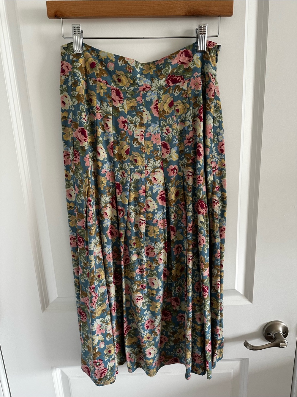 SEZANE Multicolored Floral Pleated Midi Skirt - Picture 3 of 13